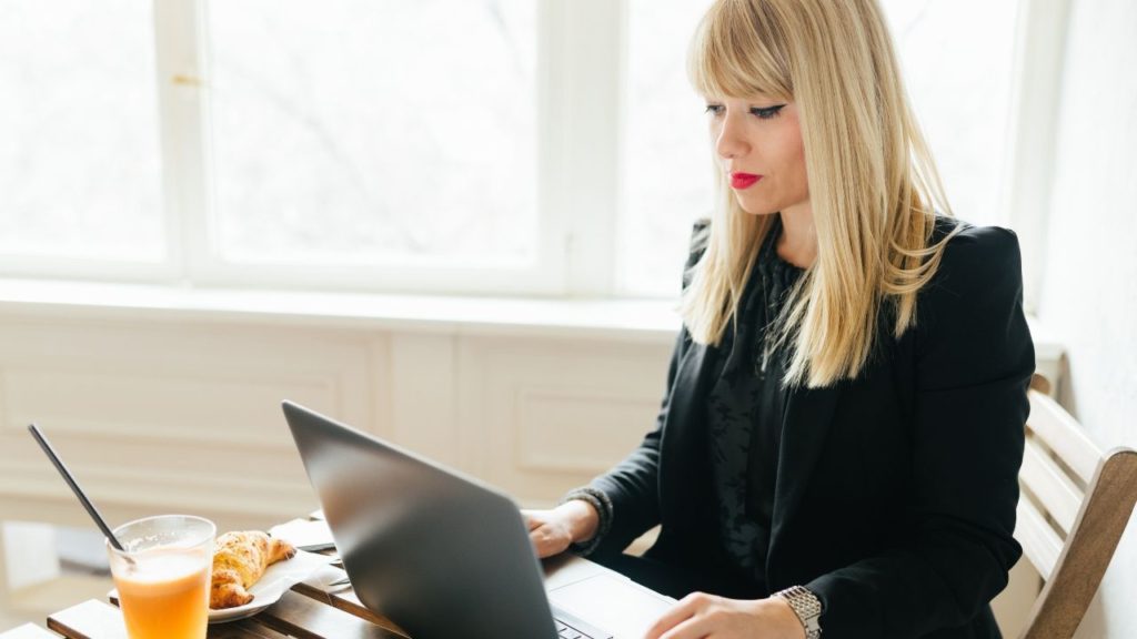 A person writing a thank you email