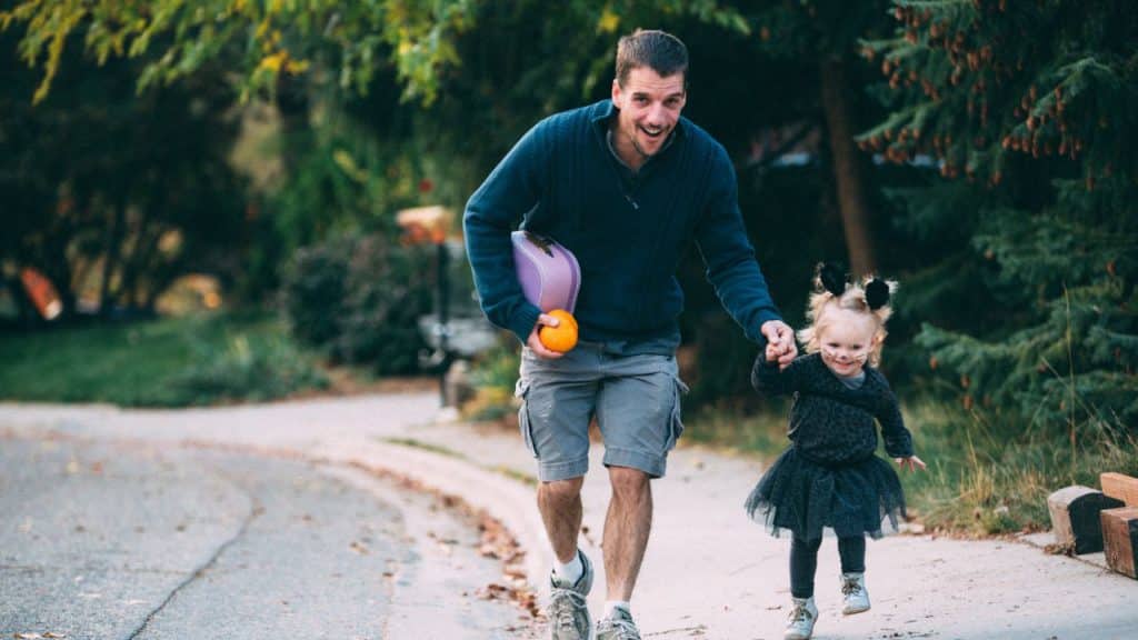 Dad and his kid trick or treating