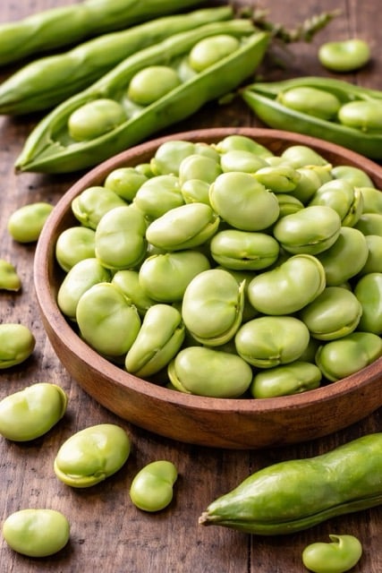 Photo showing broad beans in a bowl